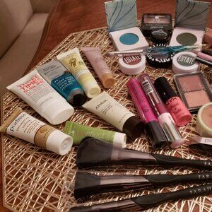 Huge Ipsy Makeup Lot Look at all pictures, this one is HUGE! over 30 pieces!